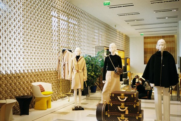 Transformez Votre Style de Bureau : Conseils d'Experts pour un Look Chic et Élégant